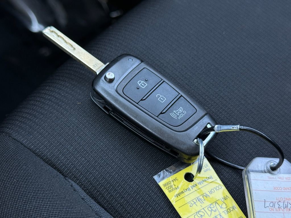 Used 2023 Hyundai Venue SEL image 34