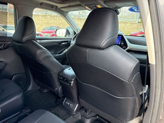 Used 2023 Toyota Highlander Platinum image 26
