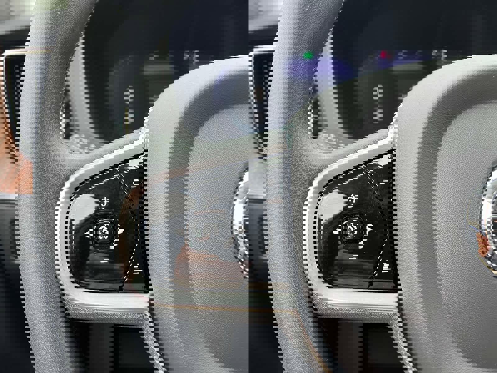 Used 2023 Volvo XC60 B5 Plus w/ Climate Package image 26