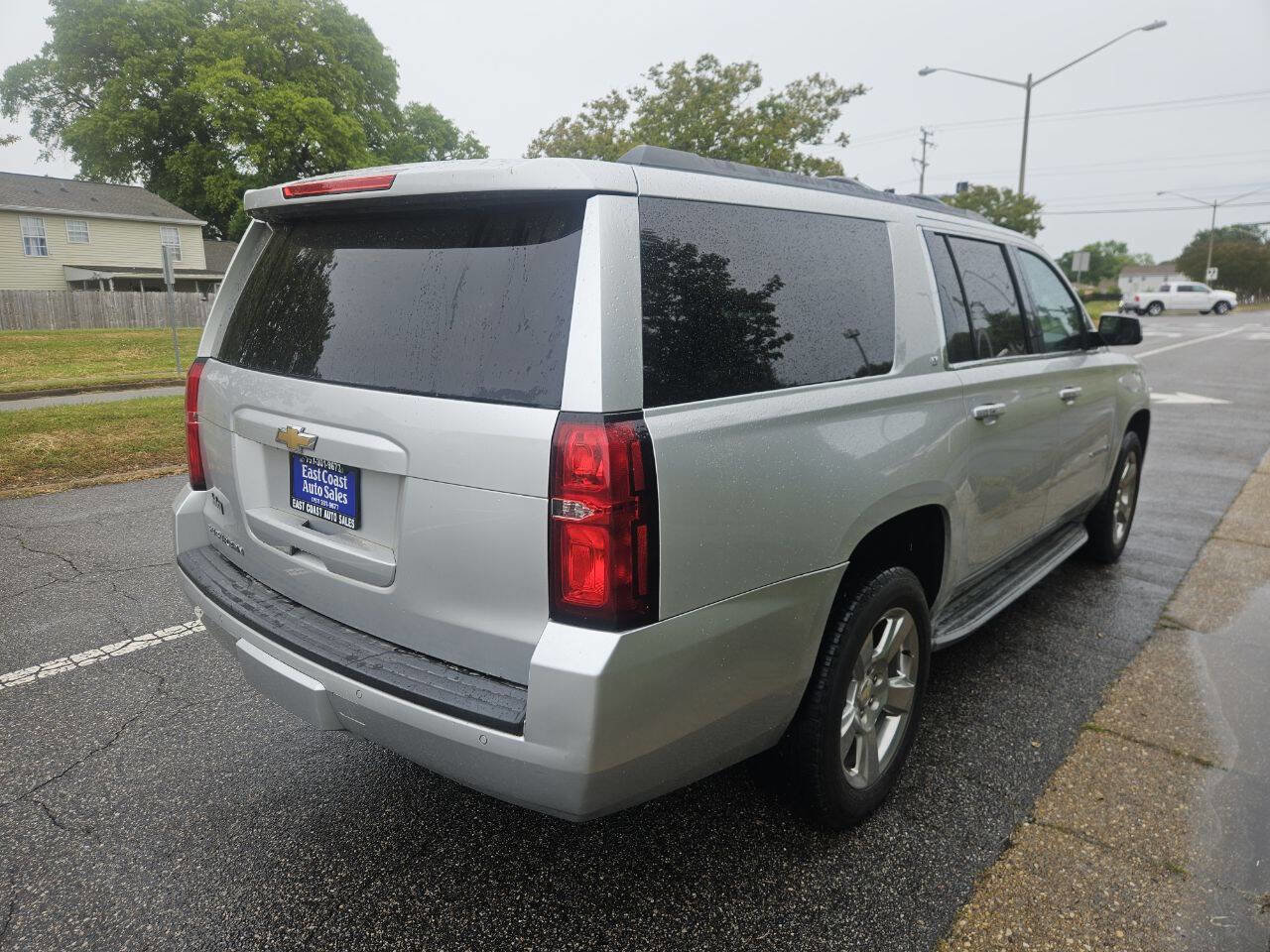 Used 2015 Chevrolet Suburban LT w/ Luxury Package AWD/4WD image 6