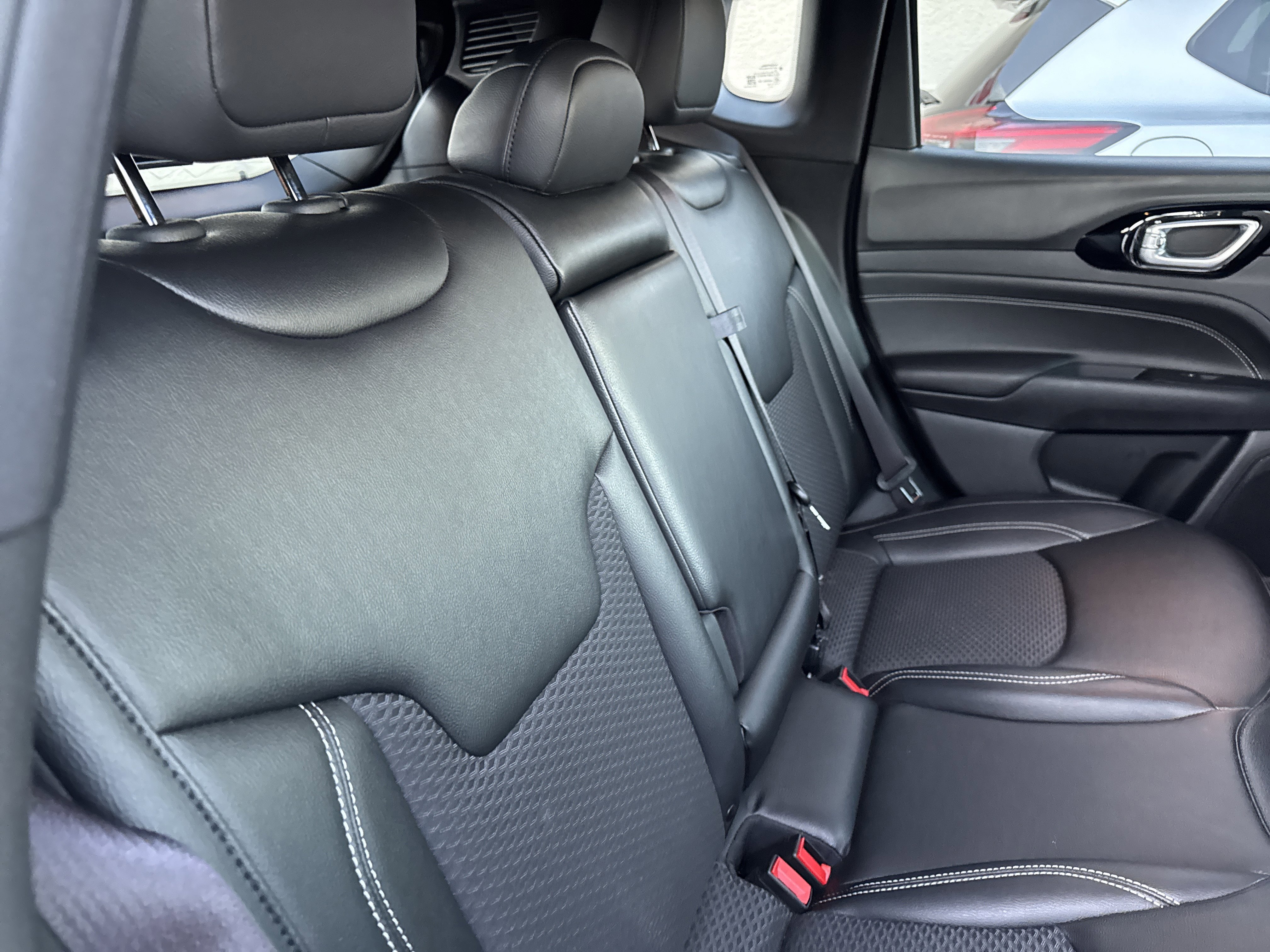 Used 2024 Jeep Compass Latitude w/ Convenience Group image 11