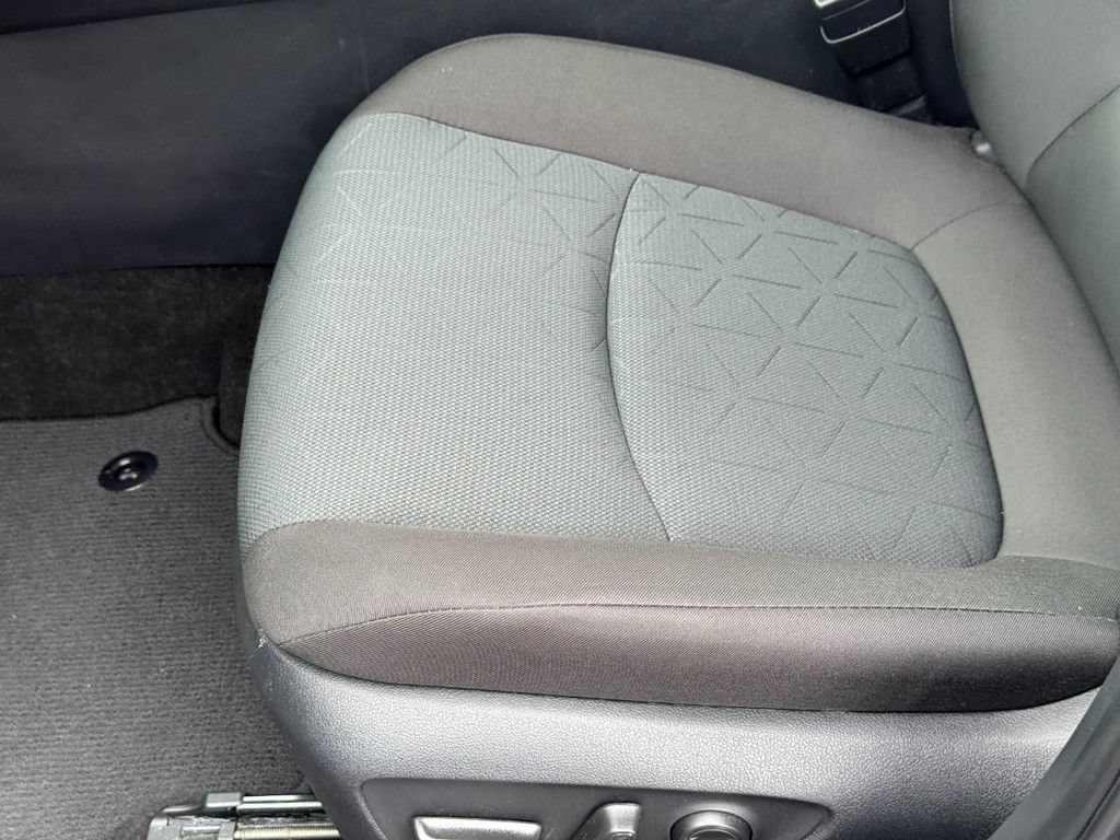 Used 2025 Toyota RAV4 XLE AWD/4WD image 23