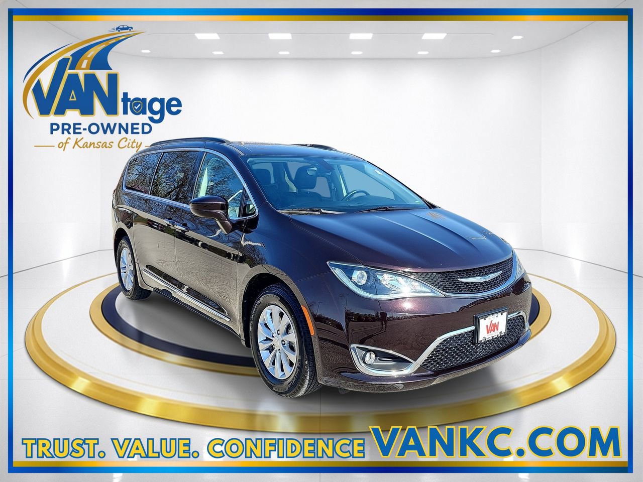Used 2017 Chrysler Pacifica Touring-L image 3
