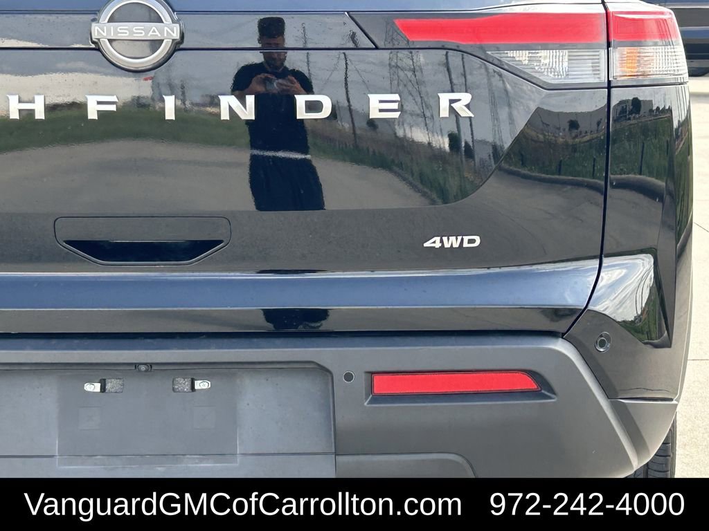 Used 2025 Nissan Pathfinder SV image 8