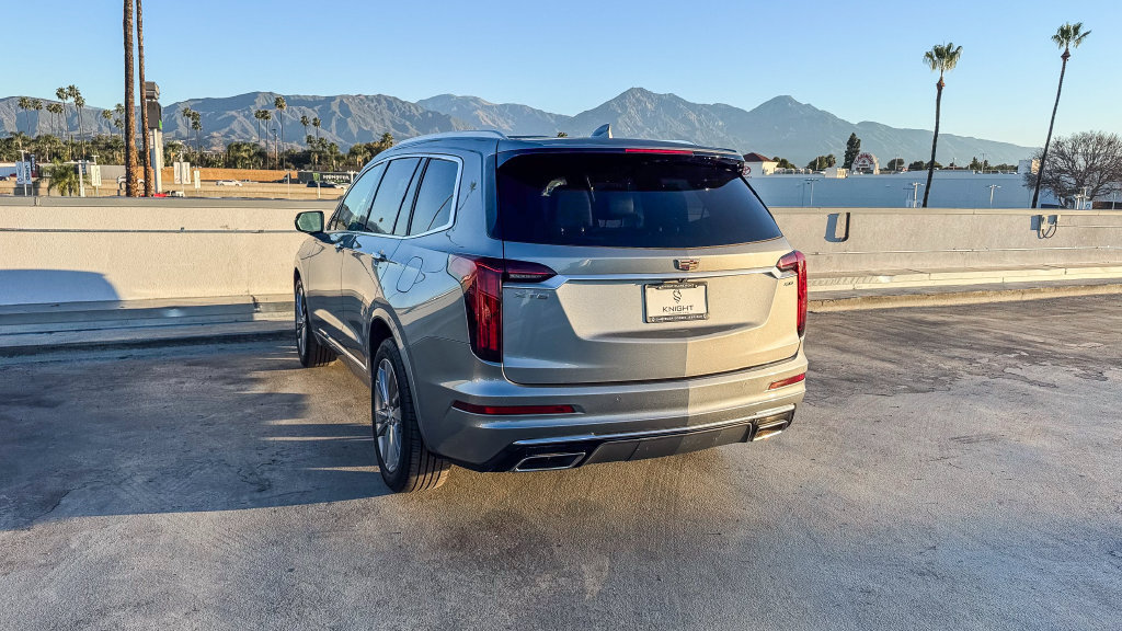 Used 2024 Cadillac XT6 Premium Luxury FWD image 7