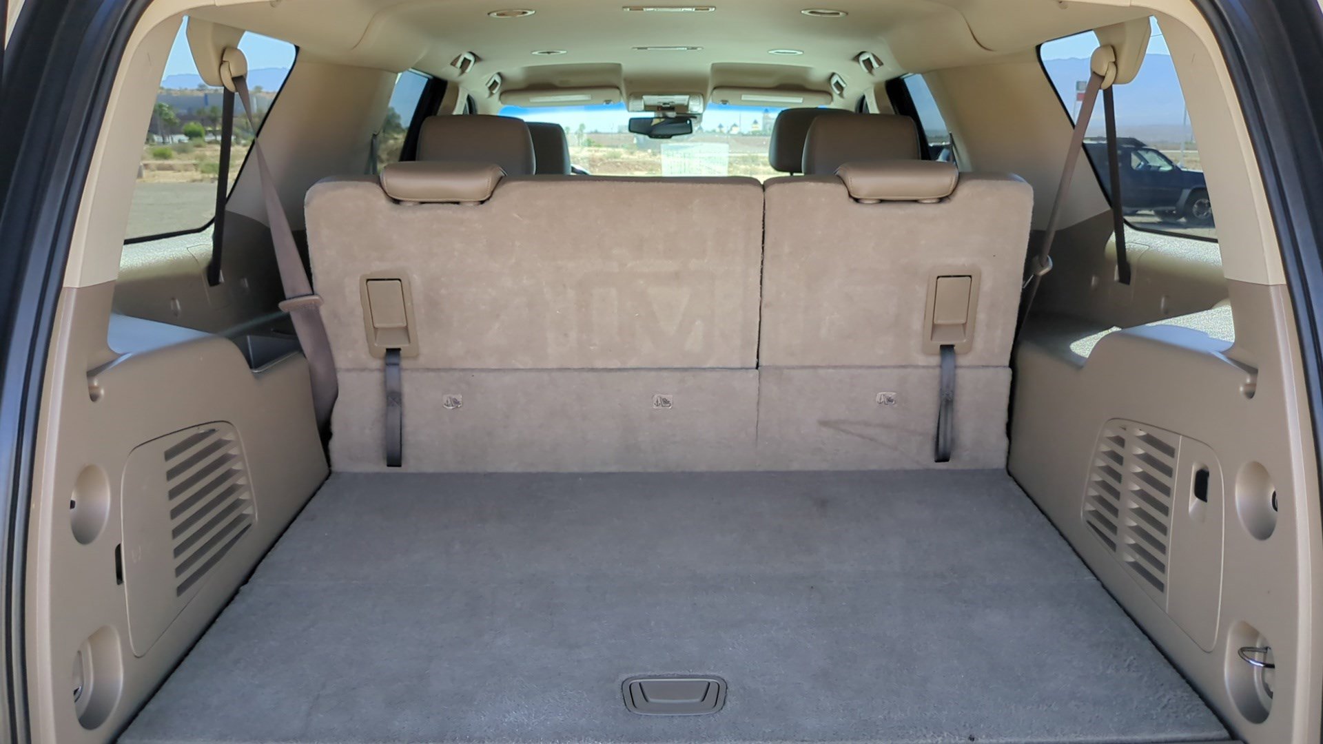 Used 2019 Chevrolet Suburban LT RWD image 28