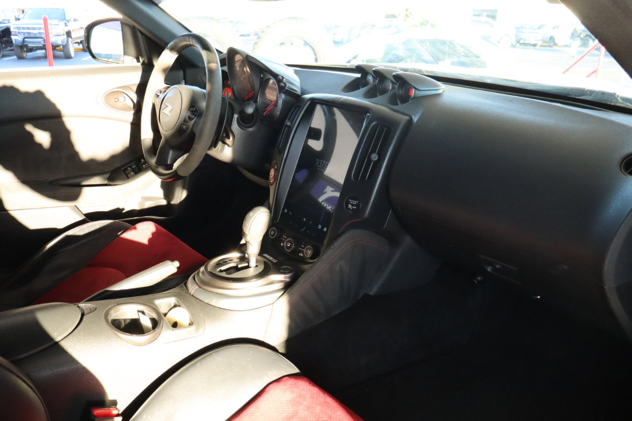 Used 2016 Nissan 370Z NISMO image 19