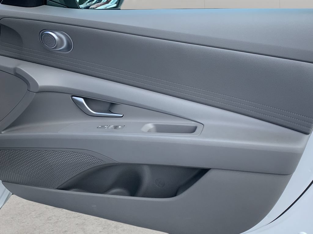 Certified 2026 Hyundai Elantra SE FWD image 34