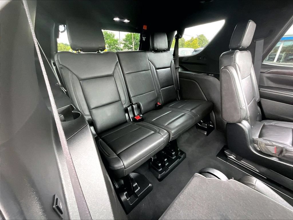Used 2023 Chevrolet Tahoe Z71 w/ Luxury Package AWD/4WD image 16