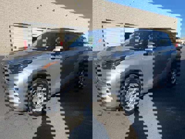 Certified 2024 Toyota Highlander LE image 4