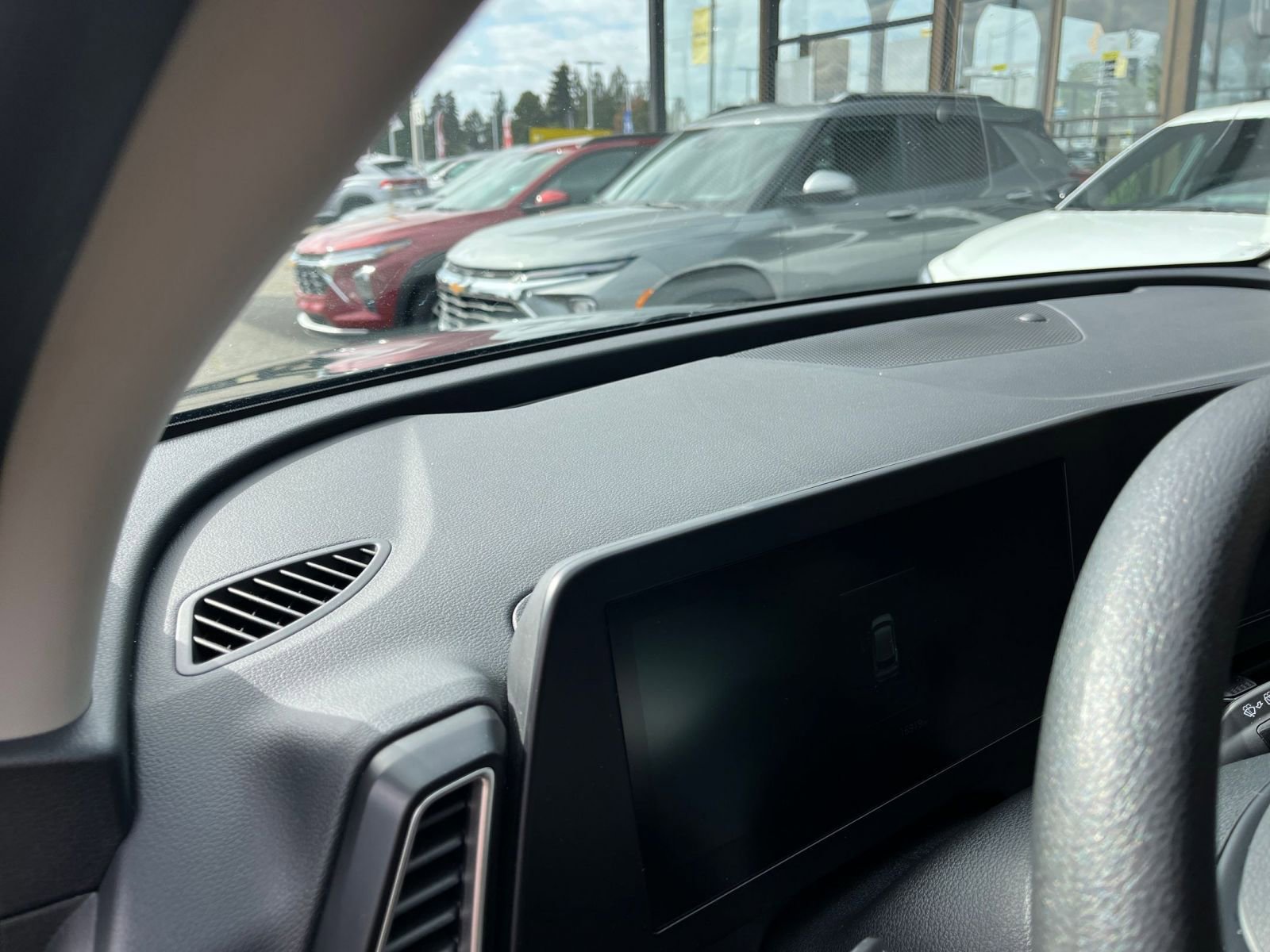 Used 2025 Kia Sportage LX FWD image 34