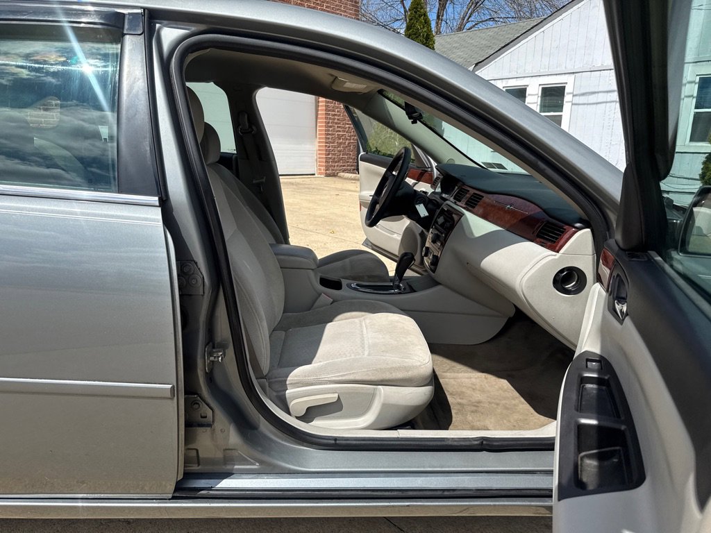 Used 2008 Chevrolet Impala LT FWD image 11