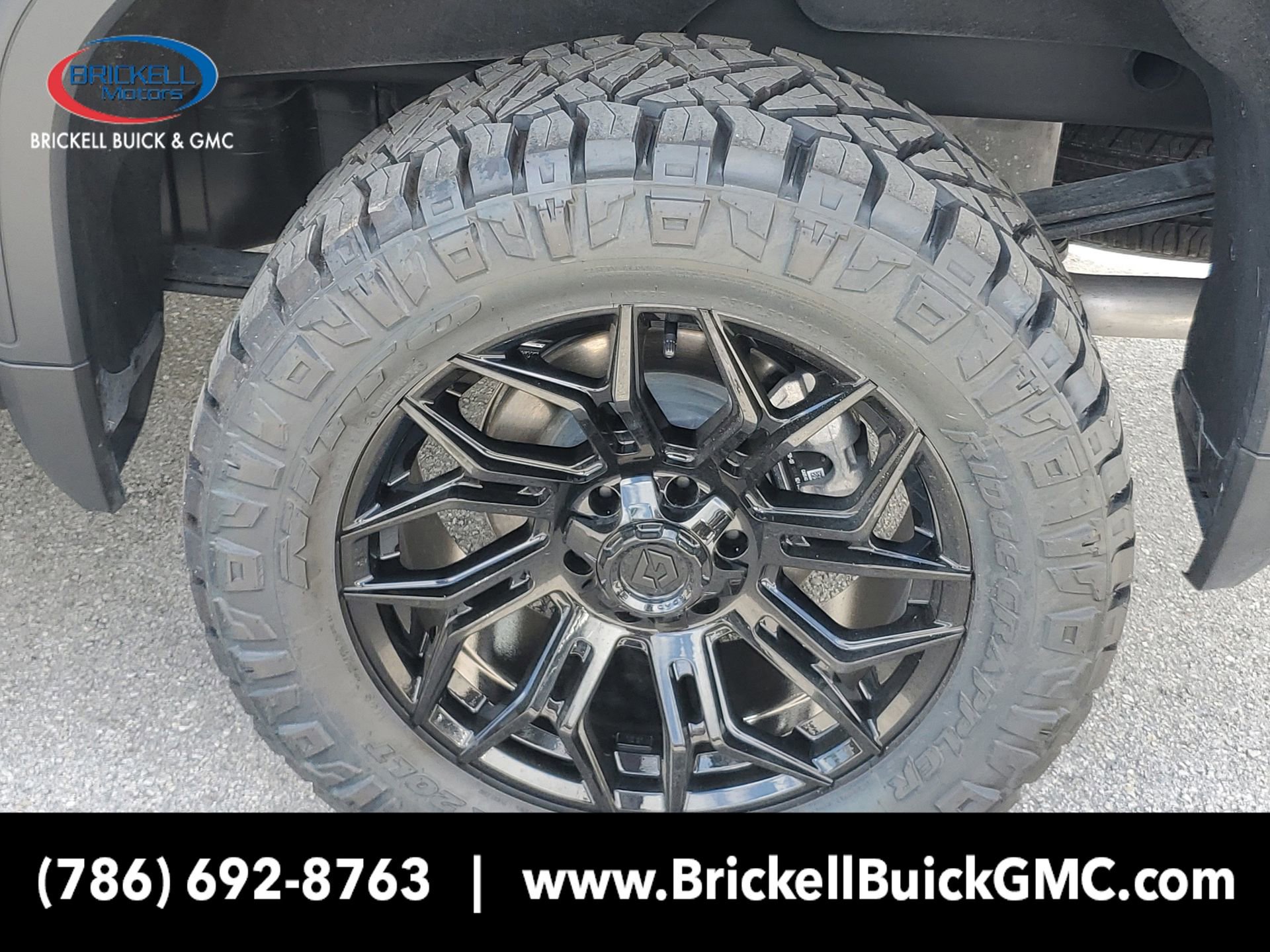 New 2025 GMC Sierra 1500 SLT w/ SLT Premium Plus Package image 5