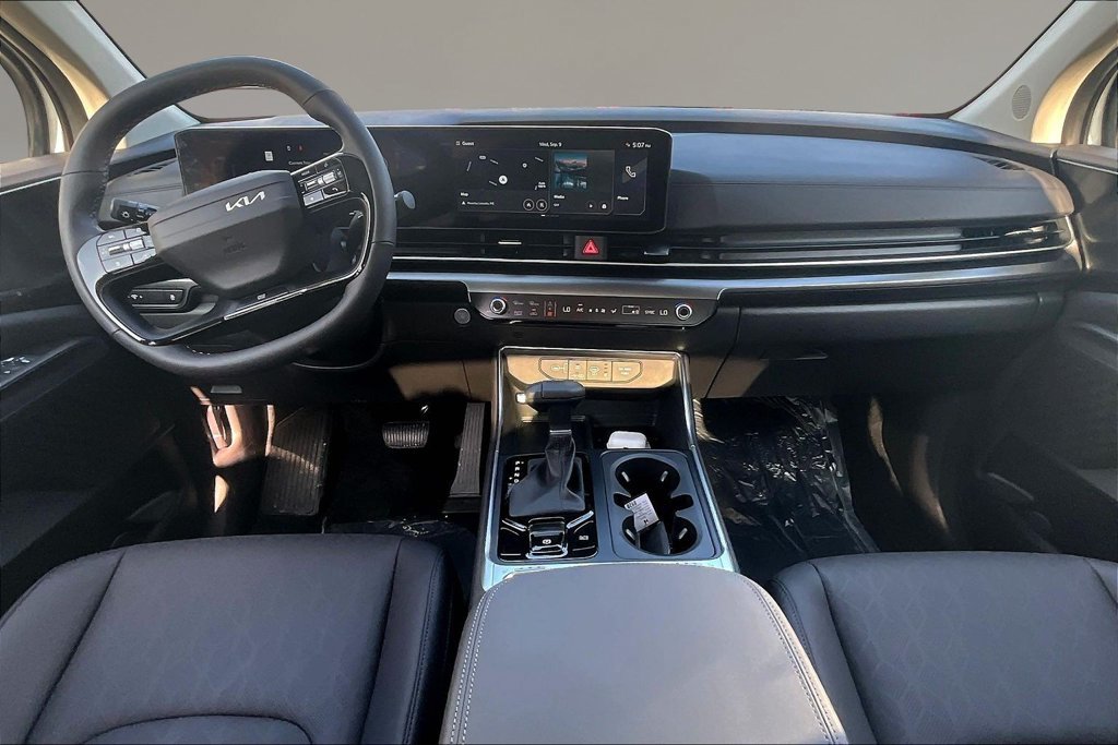 New 2027 Kia Carnival SX FWD image 5