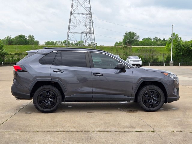 Used 2020 Toyota RAV4 LE AWD/4WD image 4