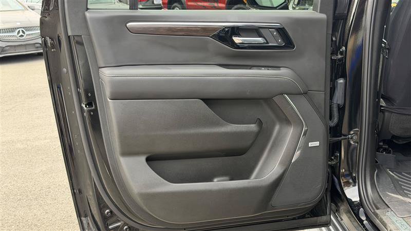 Used 2026 Chevrolet Suburban Premier RWD image 44