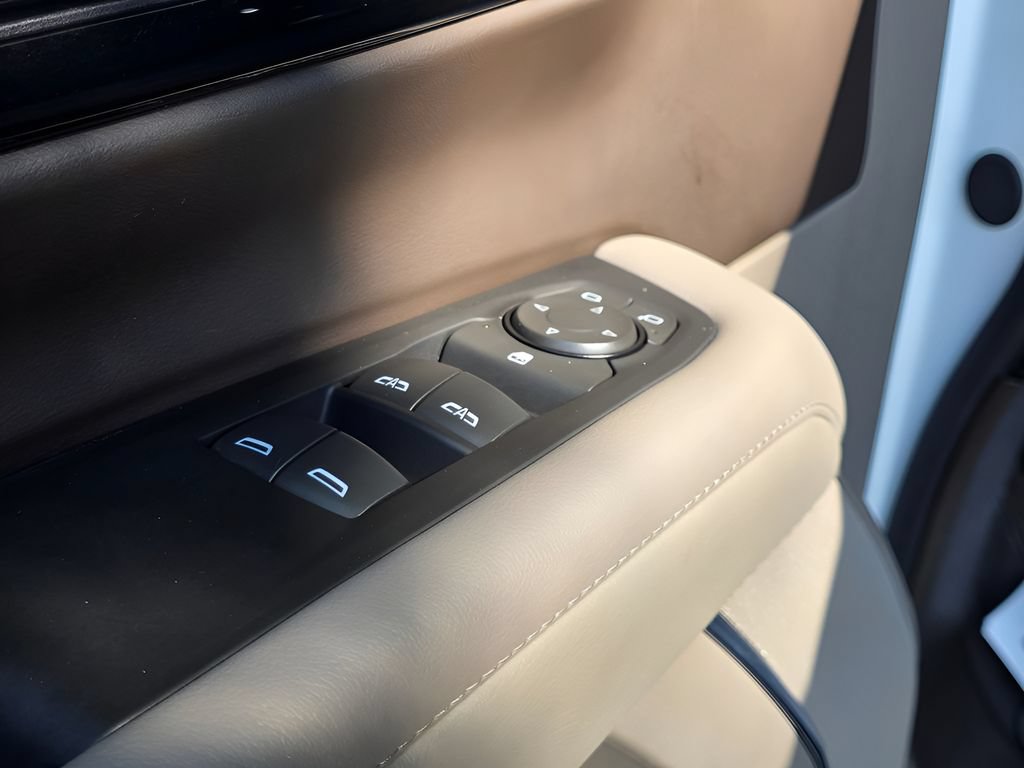 Used 2025 Chevrolet Tahoe LT AWD/4WD image 18