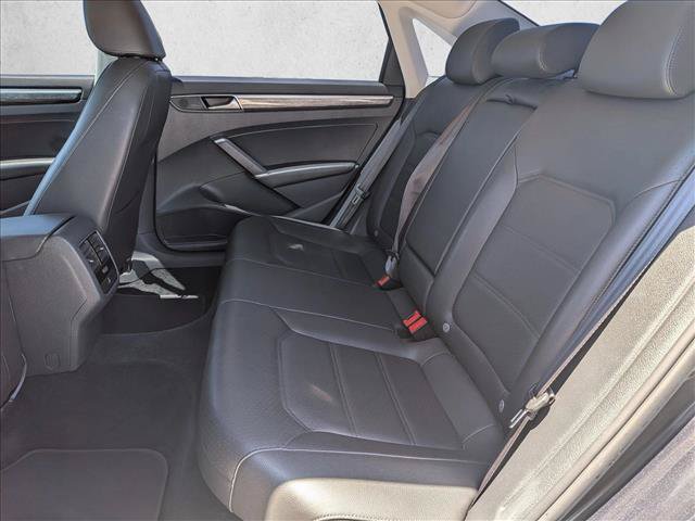 Used 2018 Volkswagen Passat 2.0T SE FWD image 18