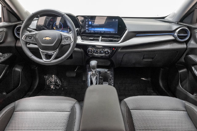 Used 2025 Chevrolet Trax LT w/ Driver Confidence Package FWD image 26