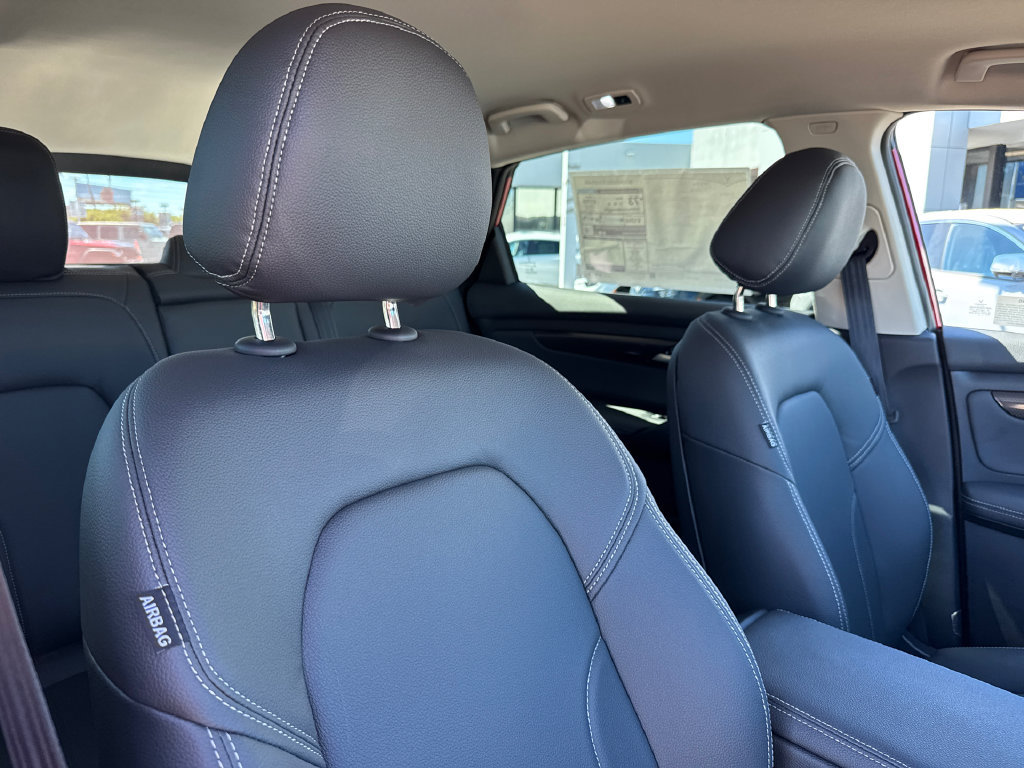 New 2027 VinFast VF 8 Eco AWD/4WD image 12
