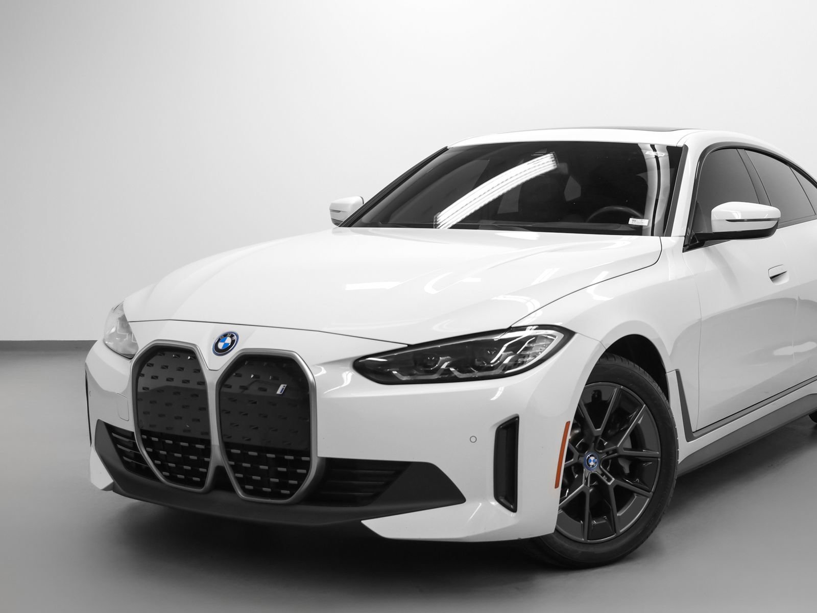 Used 2023 BMW i4 eDrive40 w/ Premium Package image 7