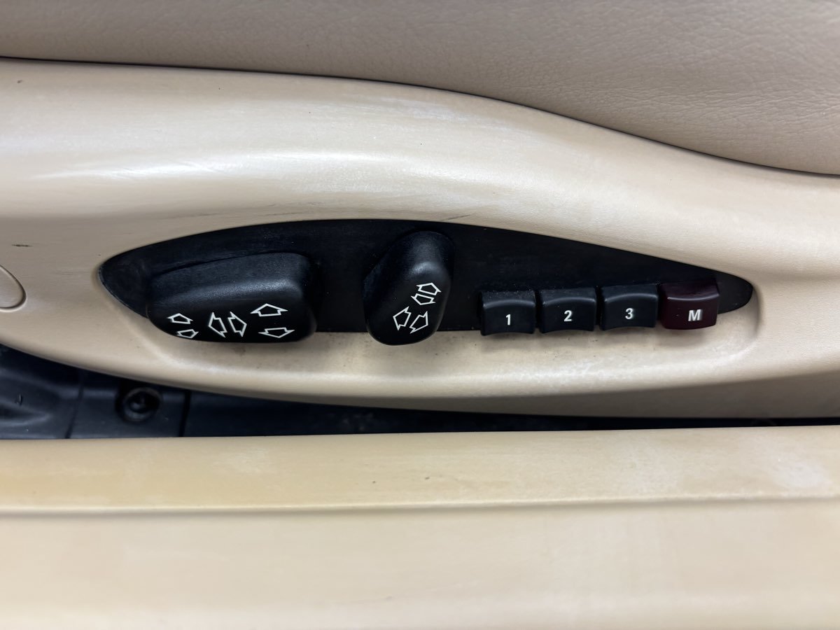 Used 2001 BMW 325Ci Convertible RWD image 32