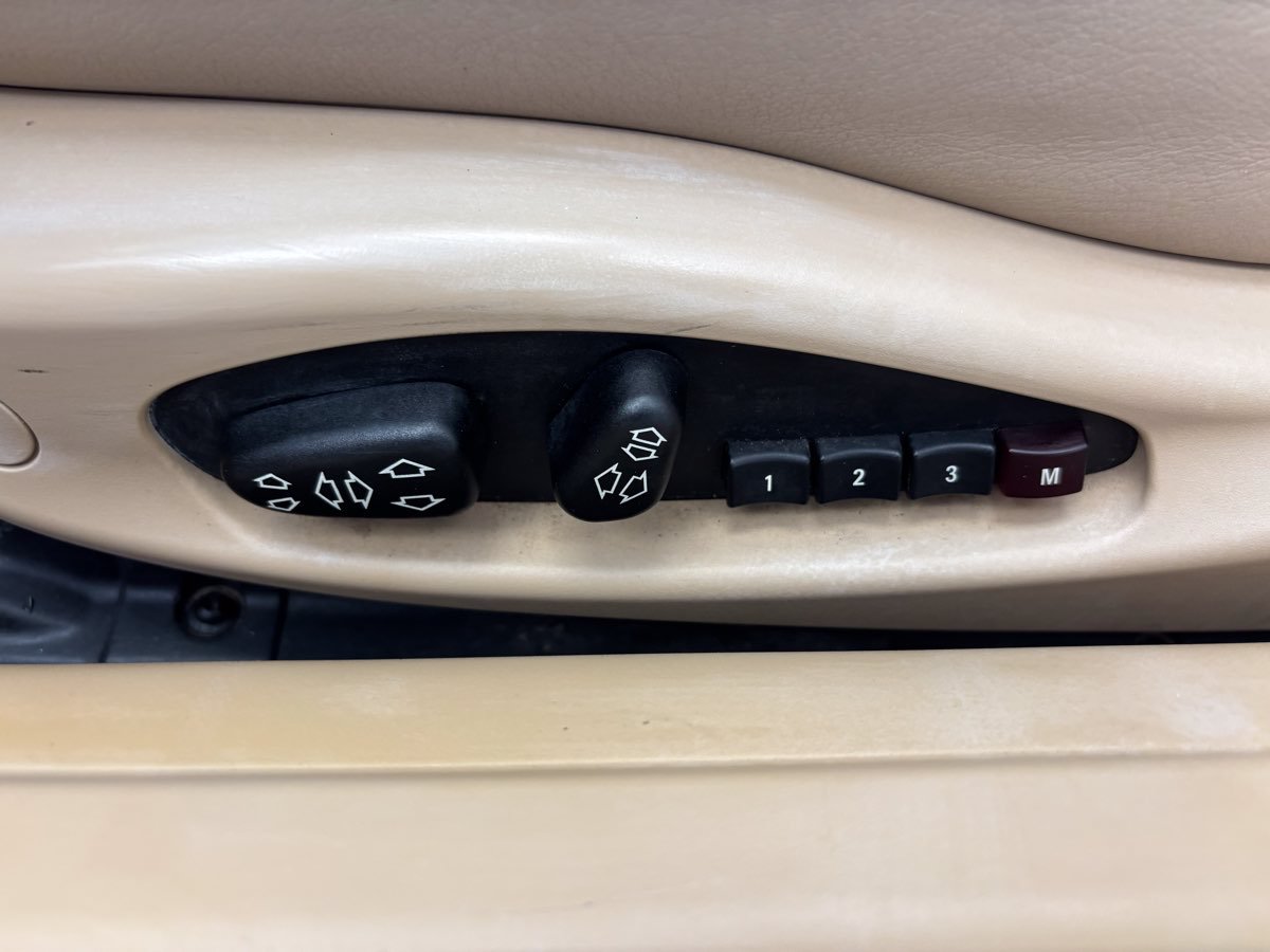 Used 2001 BMW 325Ci Convertible RWD image 32