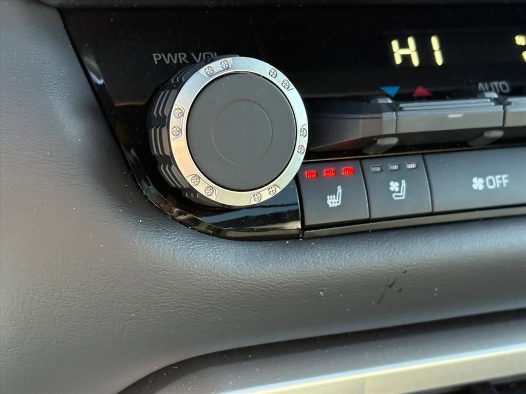 Used 2023 Toyota Tundra Platinum image 16