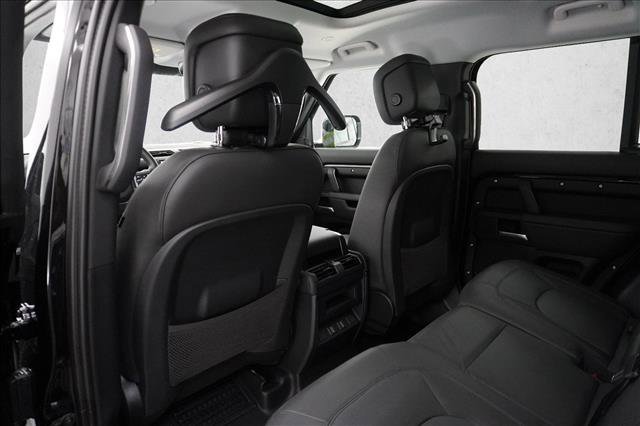 New 2026 Land Rover Defender 110 X-Dynamic SE AWD/4WD image 9