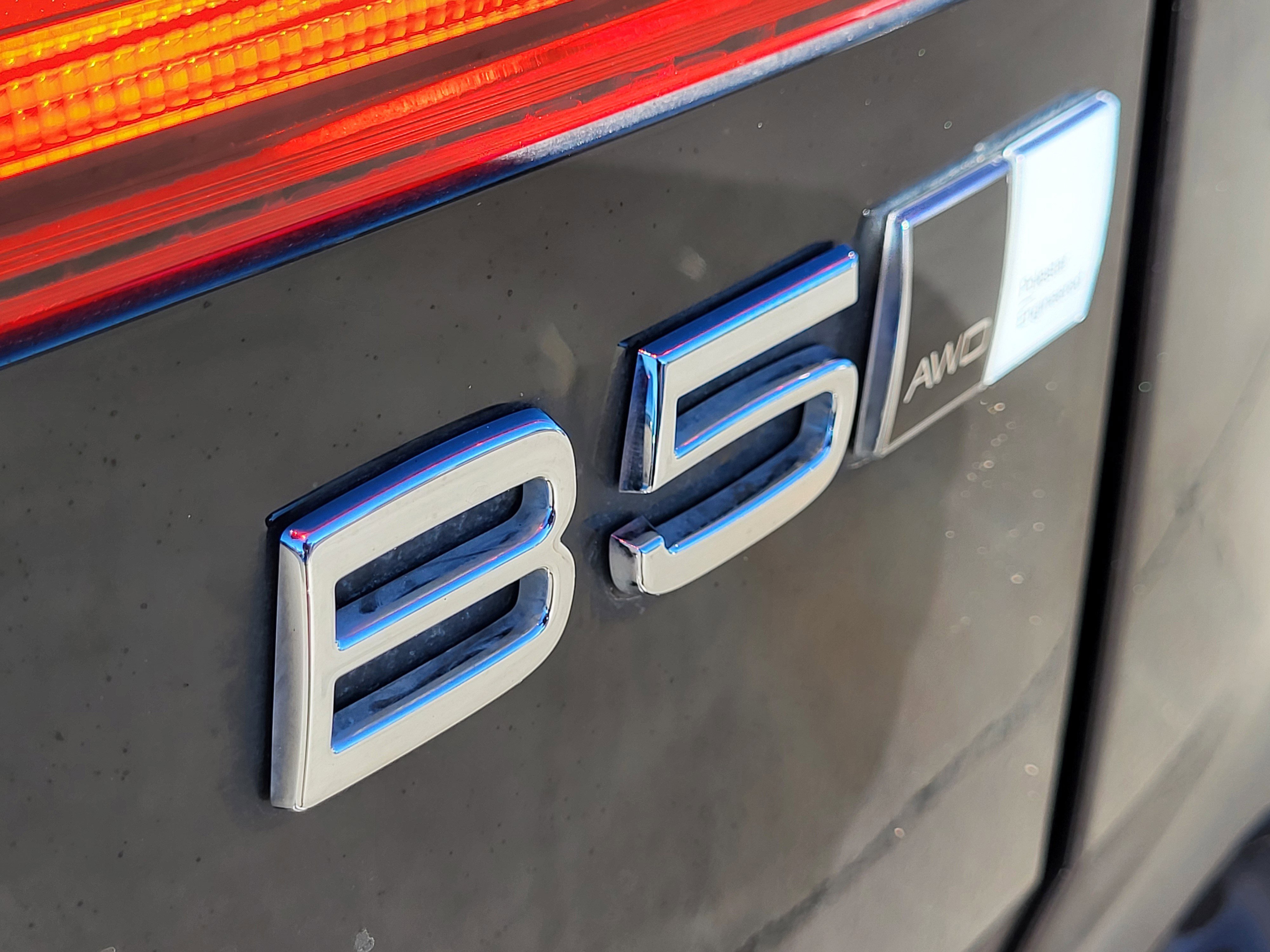 Certified 2023 Volvo XC60 B5 Ultimate w/ Protection Package Premier image 18