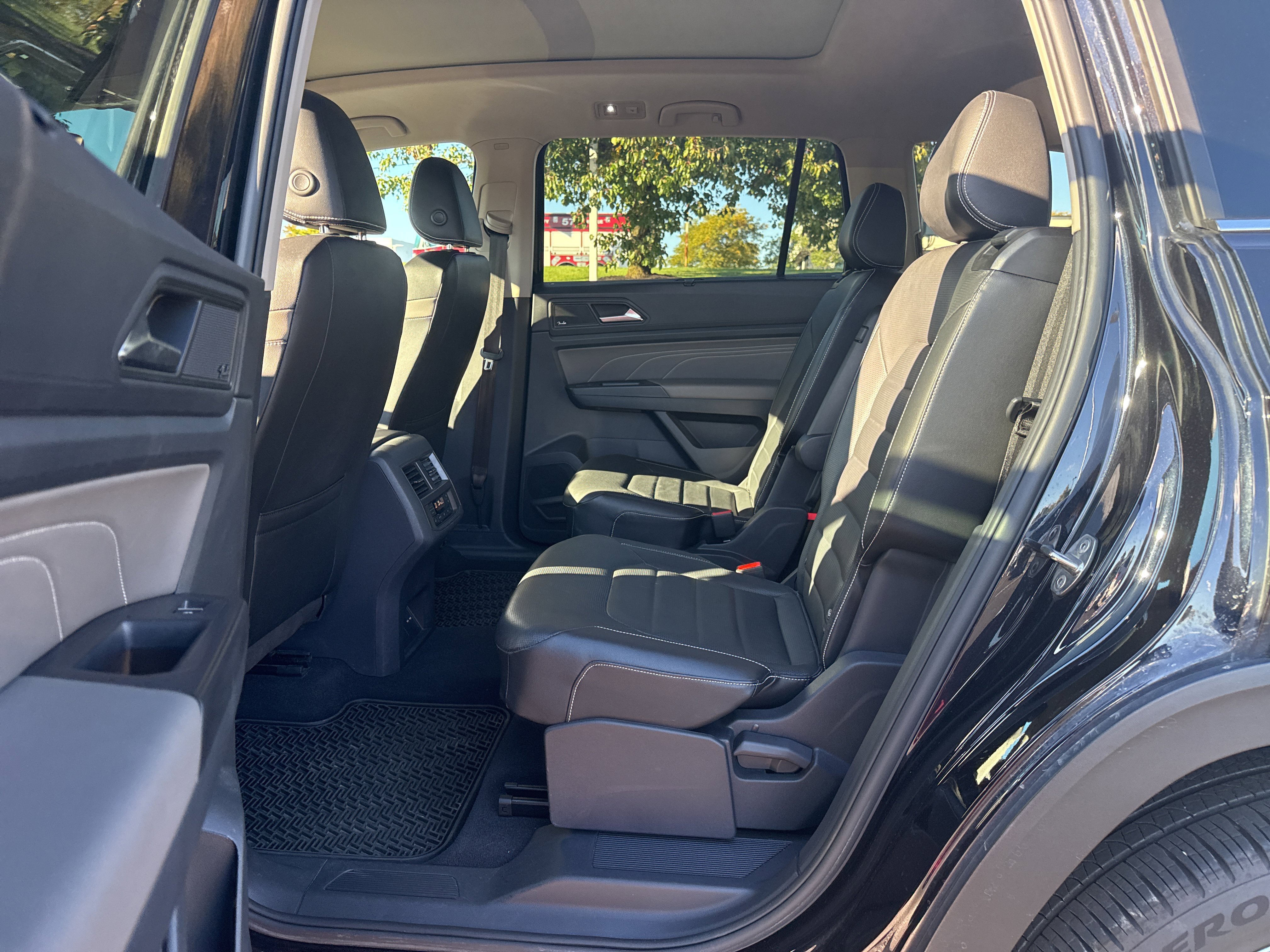 Used 2022 Volkswagen Atlas SEL Premium AWD/4WD image 12