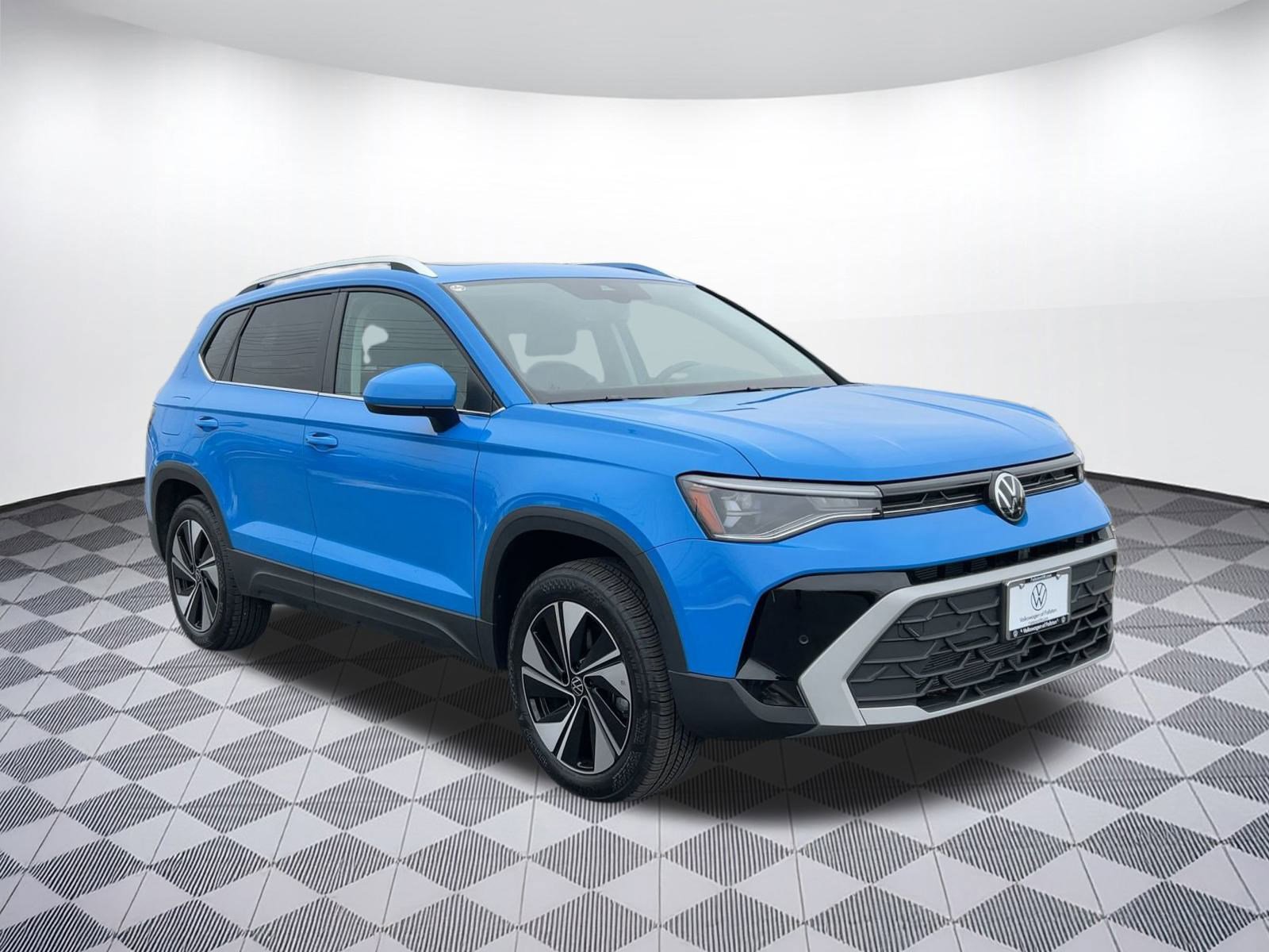 Certified 2025 Volkswagen Taos SE w/ Panoramic Sunroof Package image 7