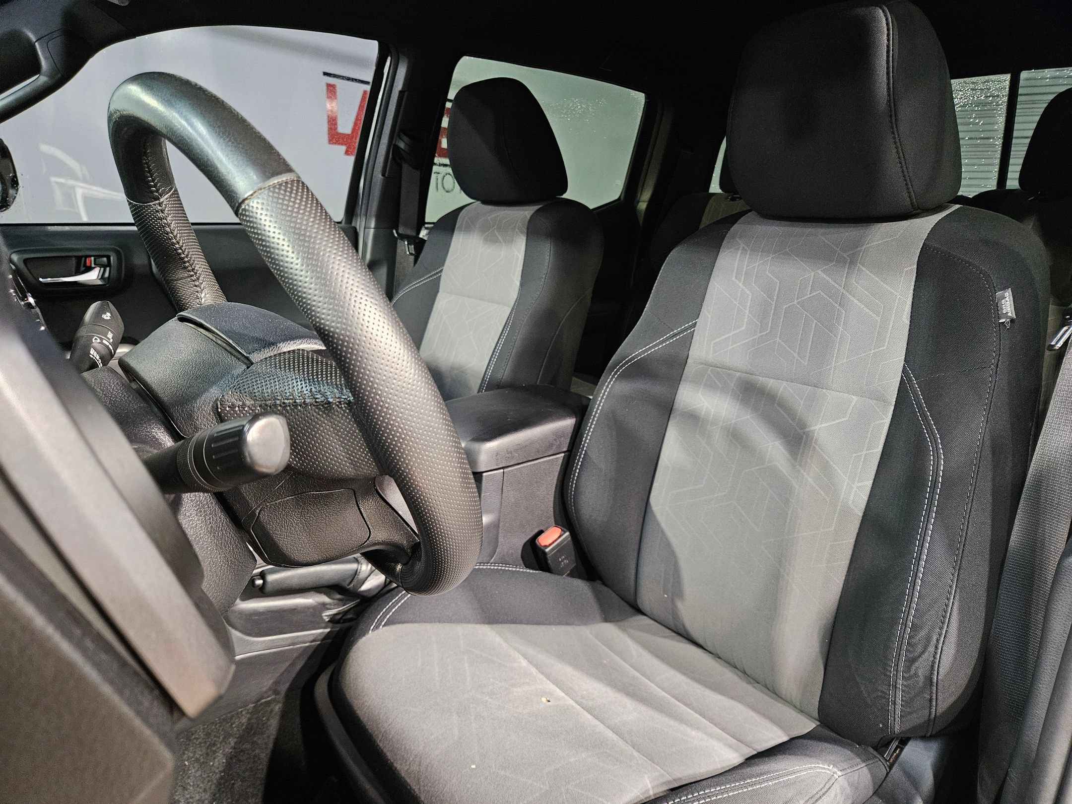 Used 2020 Toyota Tacoma TRD Sport w/ Technology Package AWD/4WD image 24