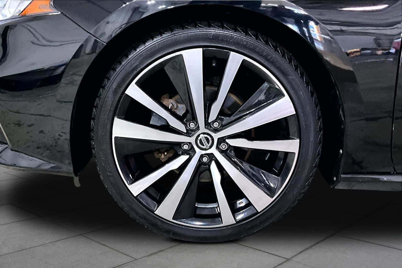 Used 2019 Nissan Altima 2.5 Platinum FWD image 11
