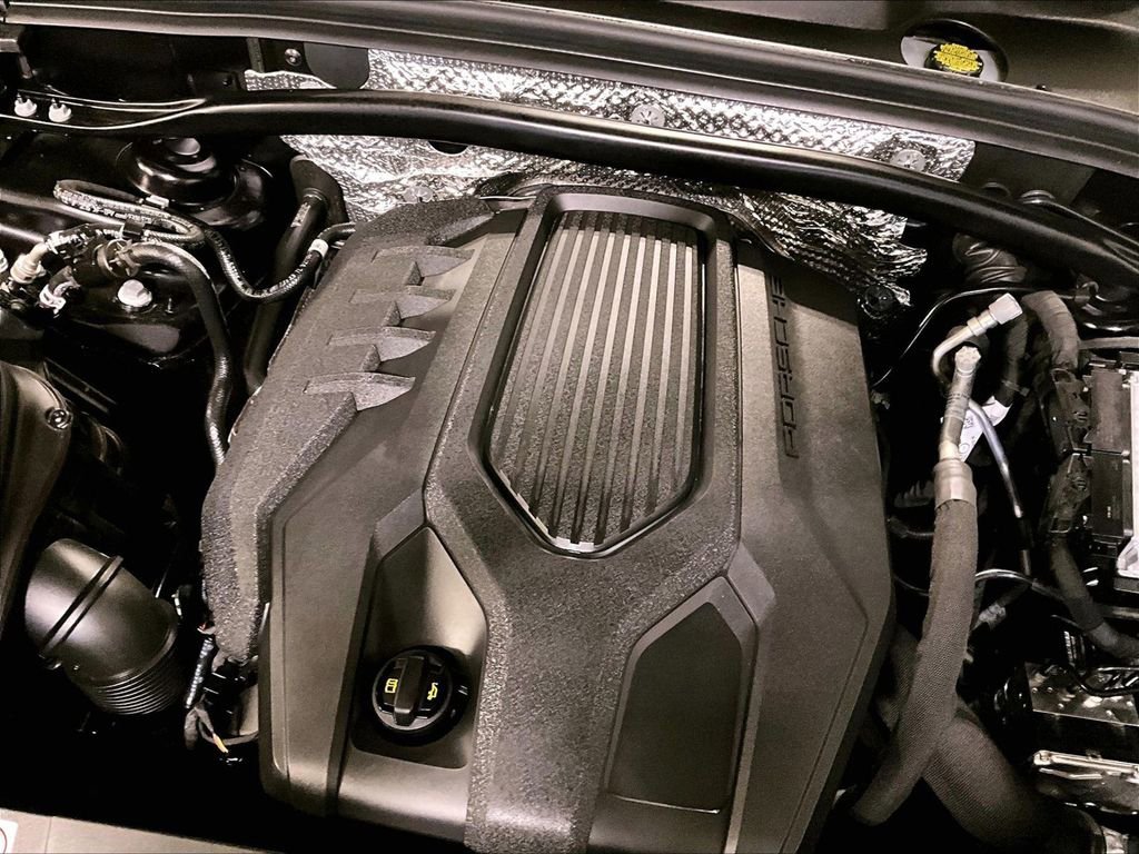 Used 2025 Porsche Macan image 34