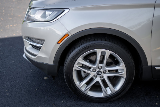 Used 2017 Lincoln MKC Reserve w/ Lincoln MKC Climate Package AWD/4WD image 9