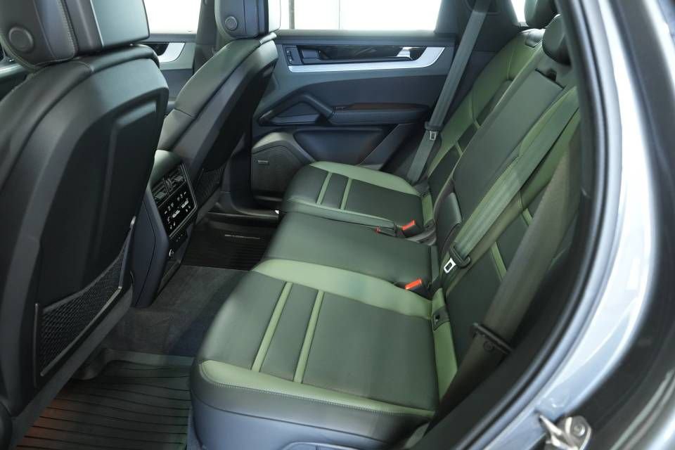 Certified 2025 Porsche Cayenne image 26
