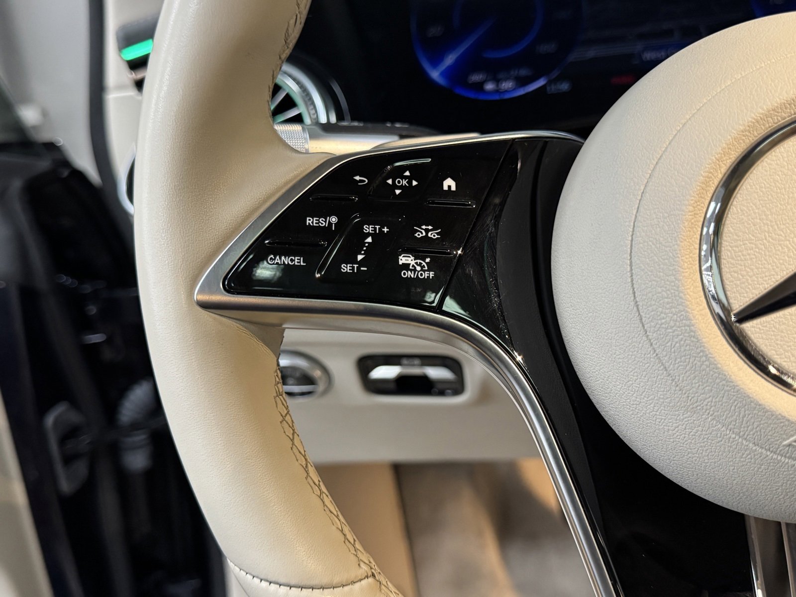 Used 2023 Mercedes-Benz EQS 580 4MATIC Sedan image 29