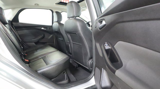 Used 2015 Ford Focus Titanium FWD image 11