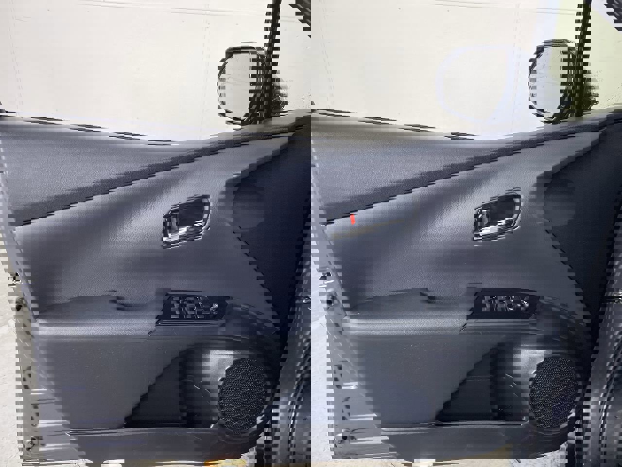 Used 2020 Toyota Prius LE image 10