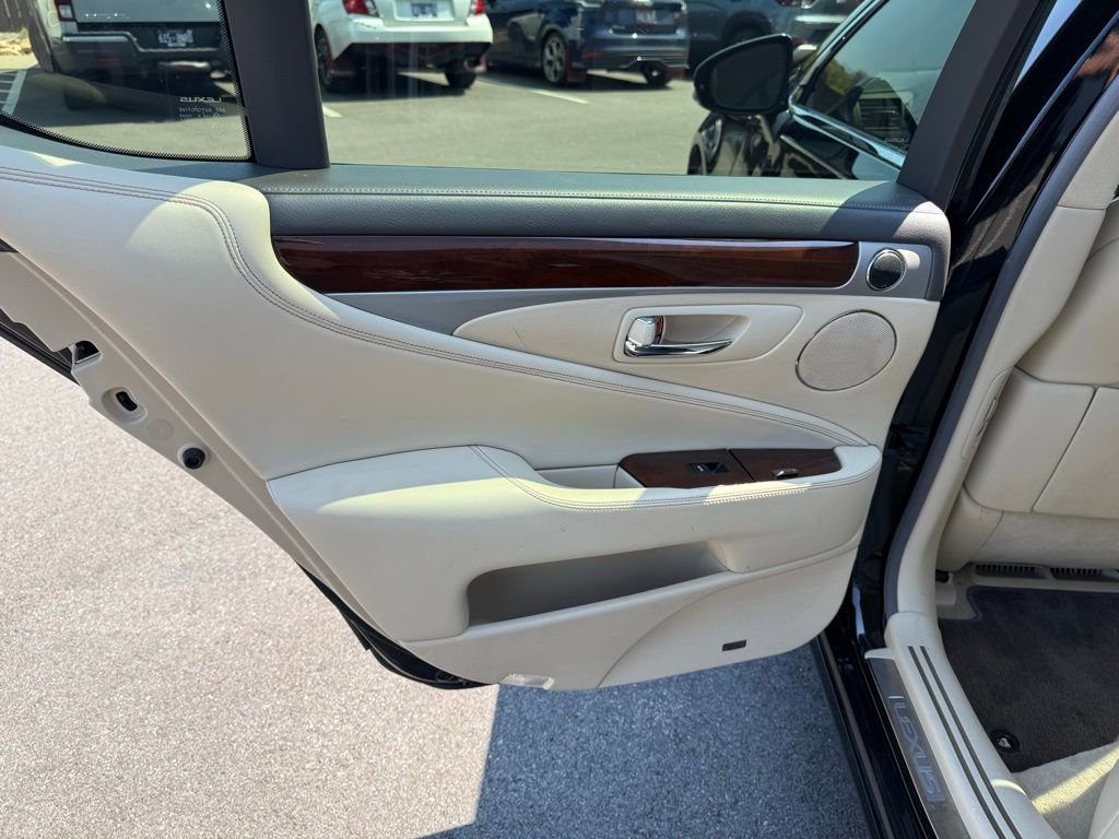 Used 2016 Lexus LS 460 w/ Comfort Package image 13