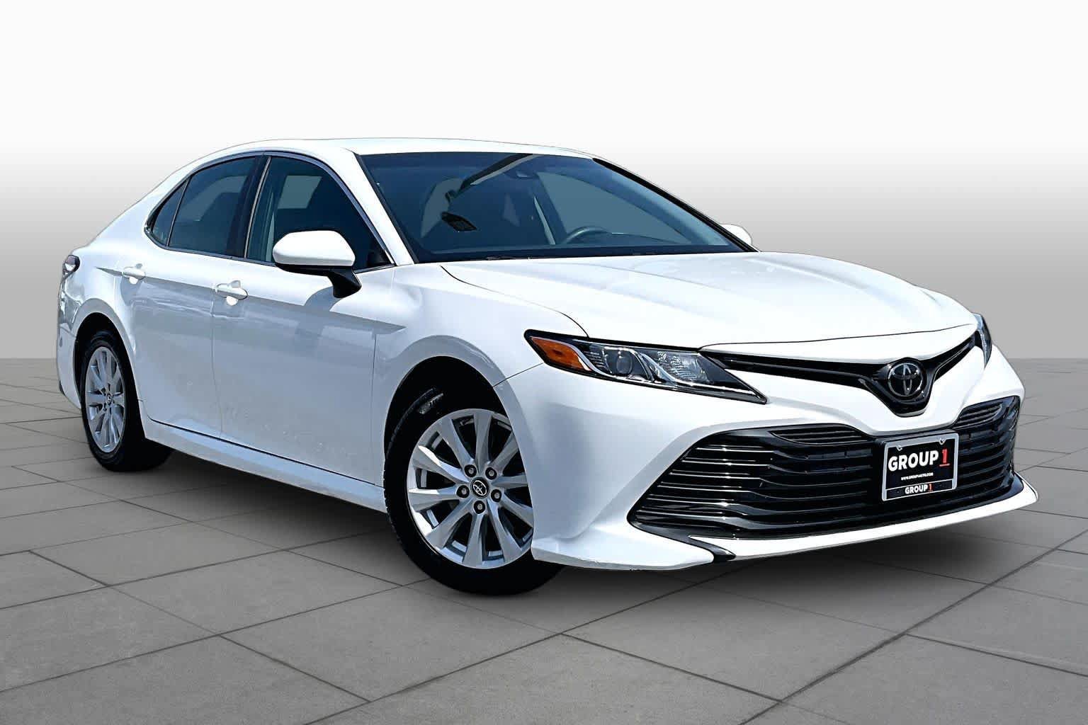 Used 2018 Toyota Camry LE FWD image 3