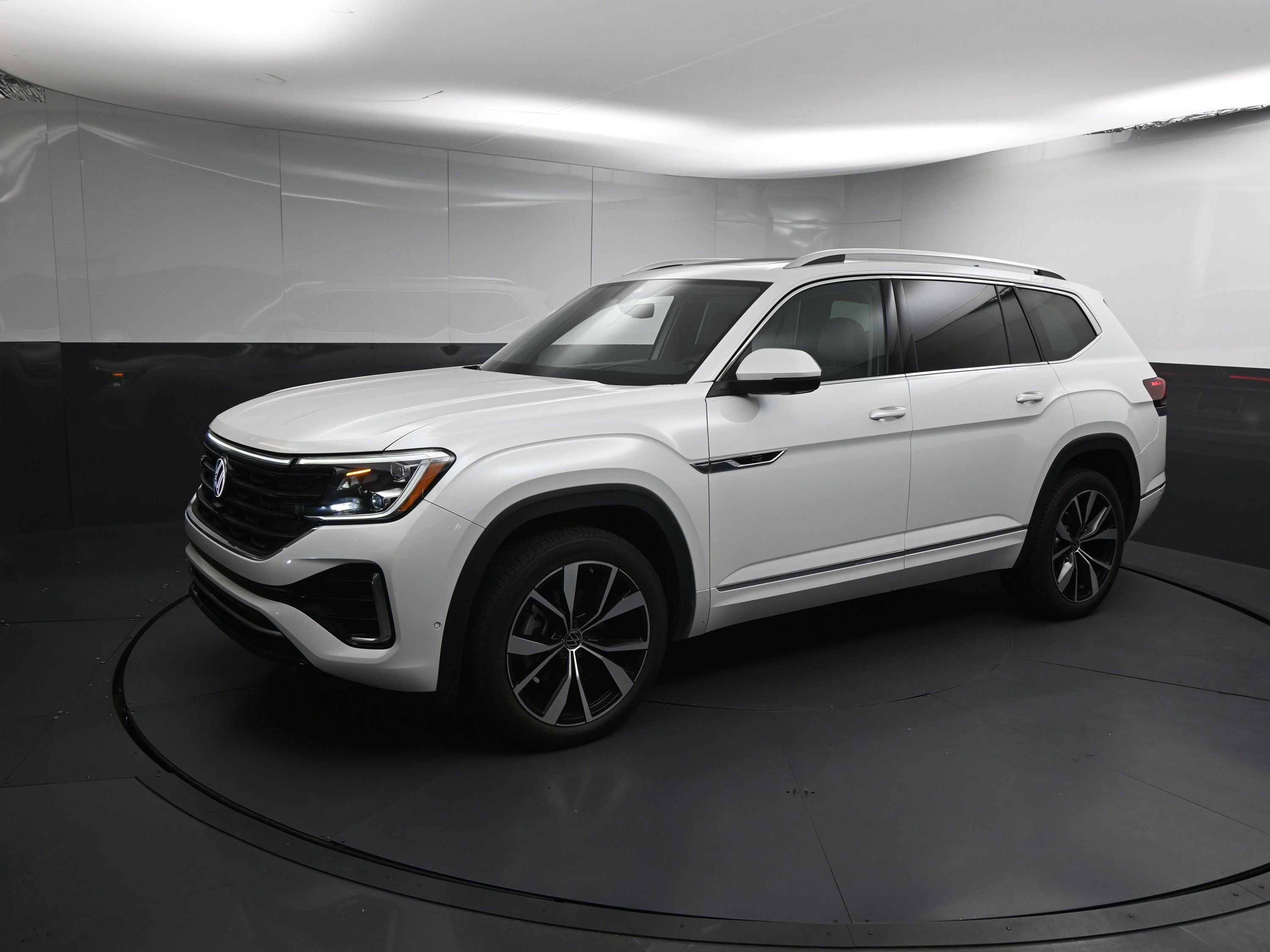 Used 2025 Volkswagen Atlas SEL Premium R-Line video 1