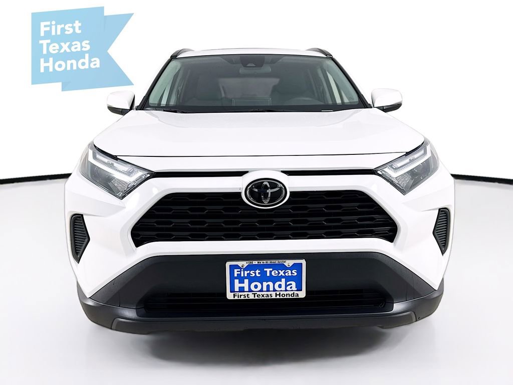 Used 2024 Toyota RAV4 XLE w/ Convenience Package image 2