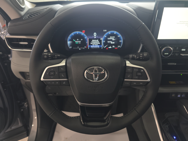 New 2026 Toyota Highlander Limited AWD/4WD image 14