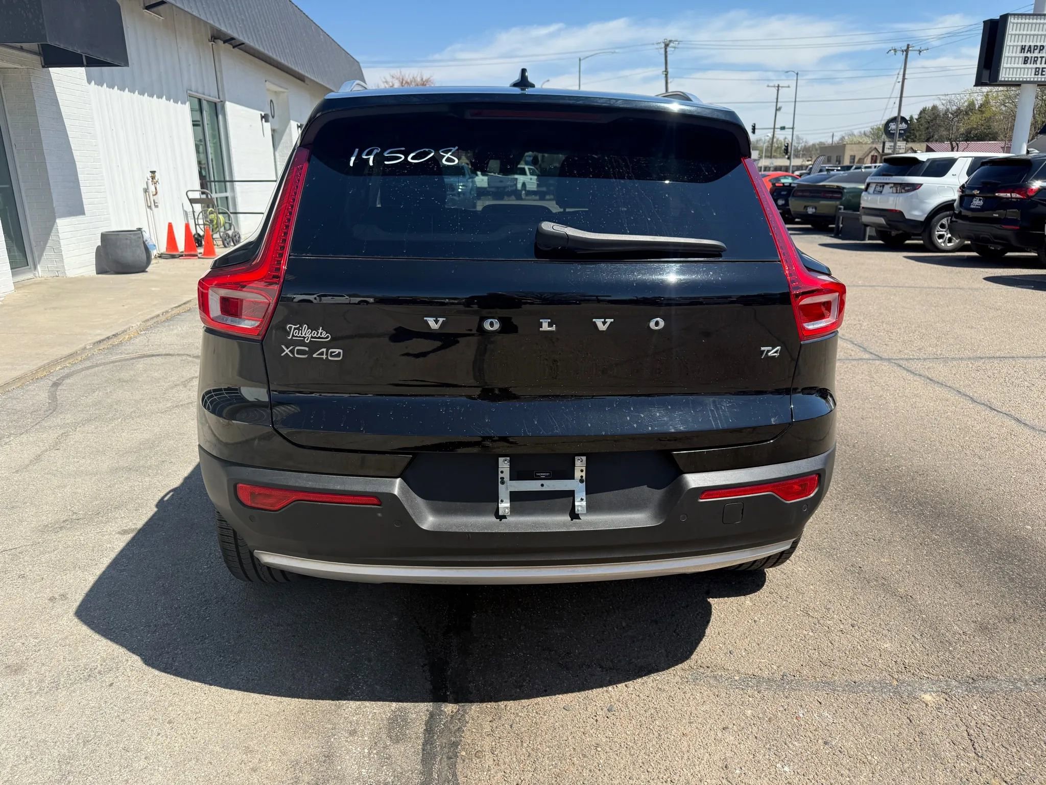 Used 2021 Volvo XC40 T4 Momentum image 7