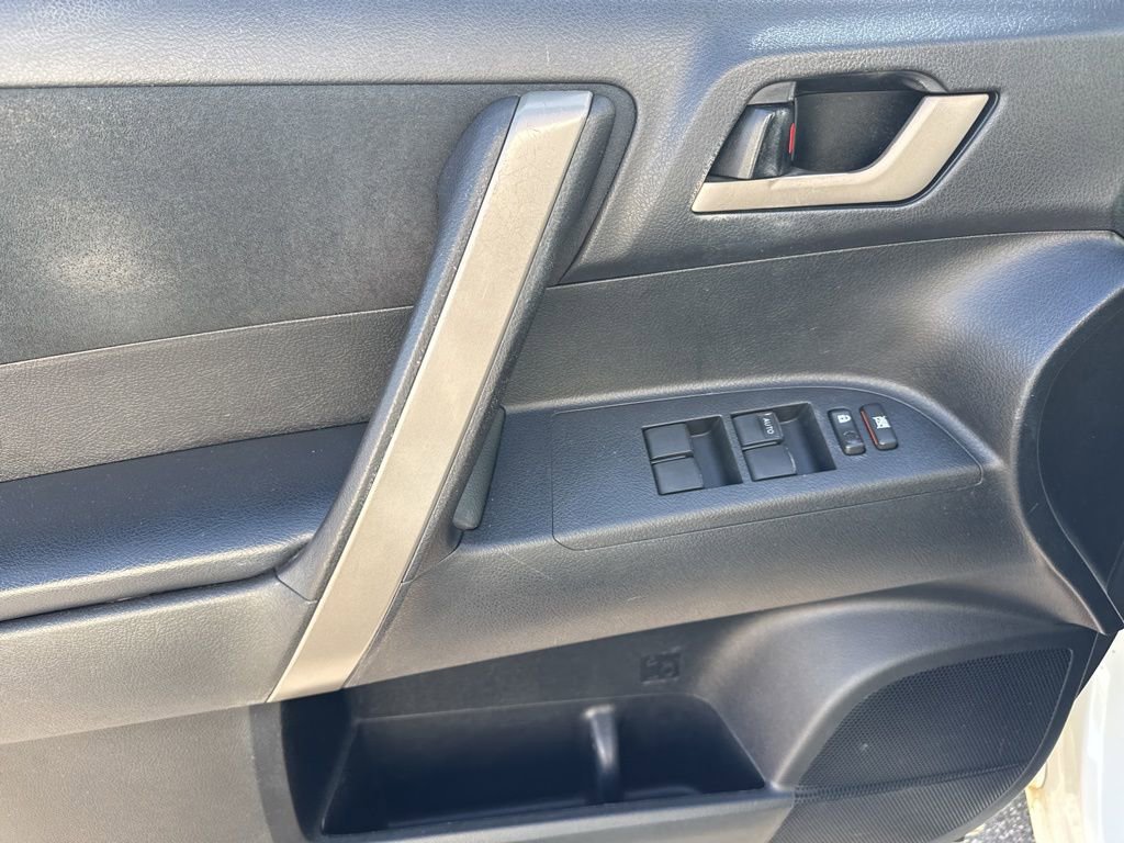 Used 2010 Toyota Highlander Sport image 16