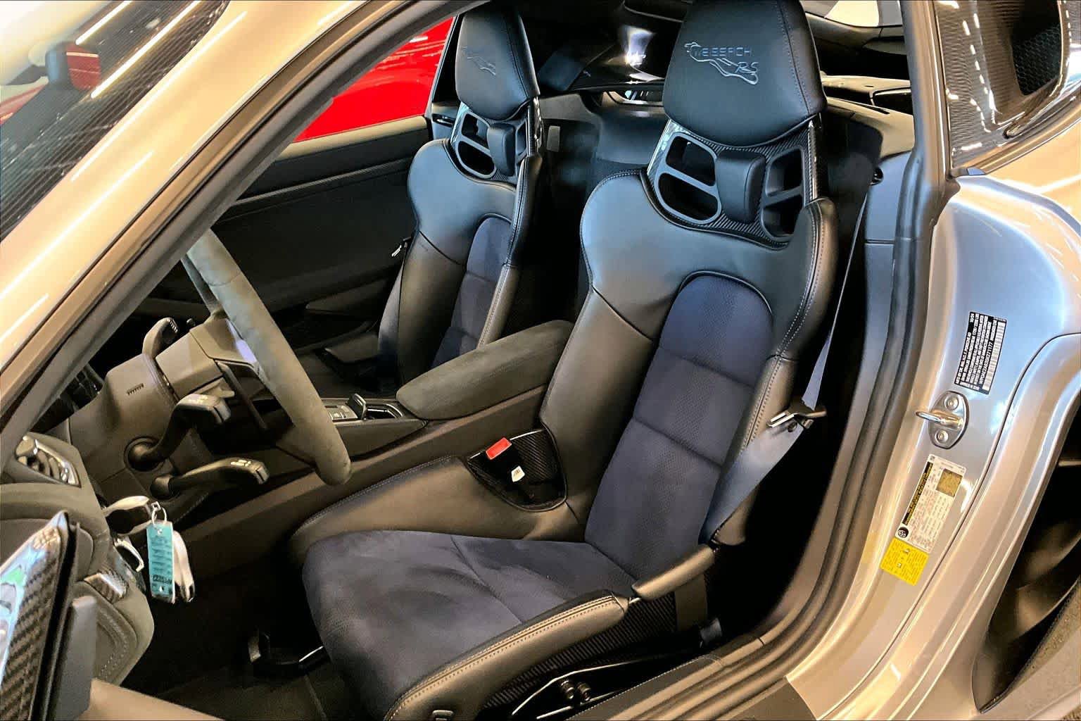 Used 2025 Porsche 718 Cayman GT4 RS RWD image 8