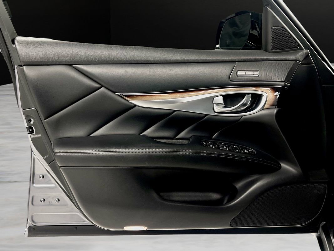 Used 2017 INFINITI Q70 L 3.7 w/ Deluxe Touring Package image 37