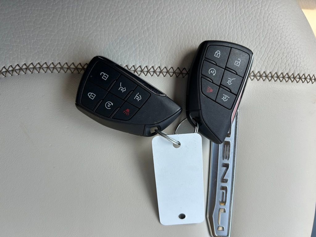 Used 2025 GMC Yukon Denali w/ Sun & Power Step Package image 30